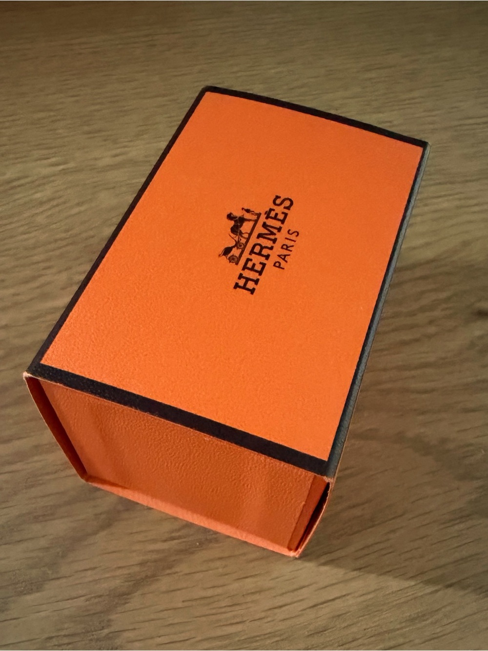 Hermès Box with Logo - Picture 2 of 5